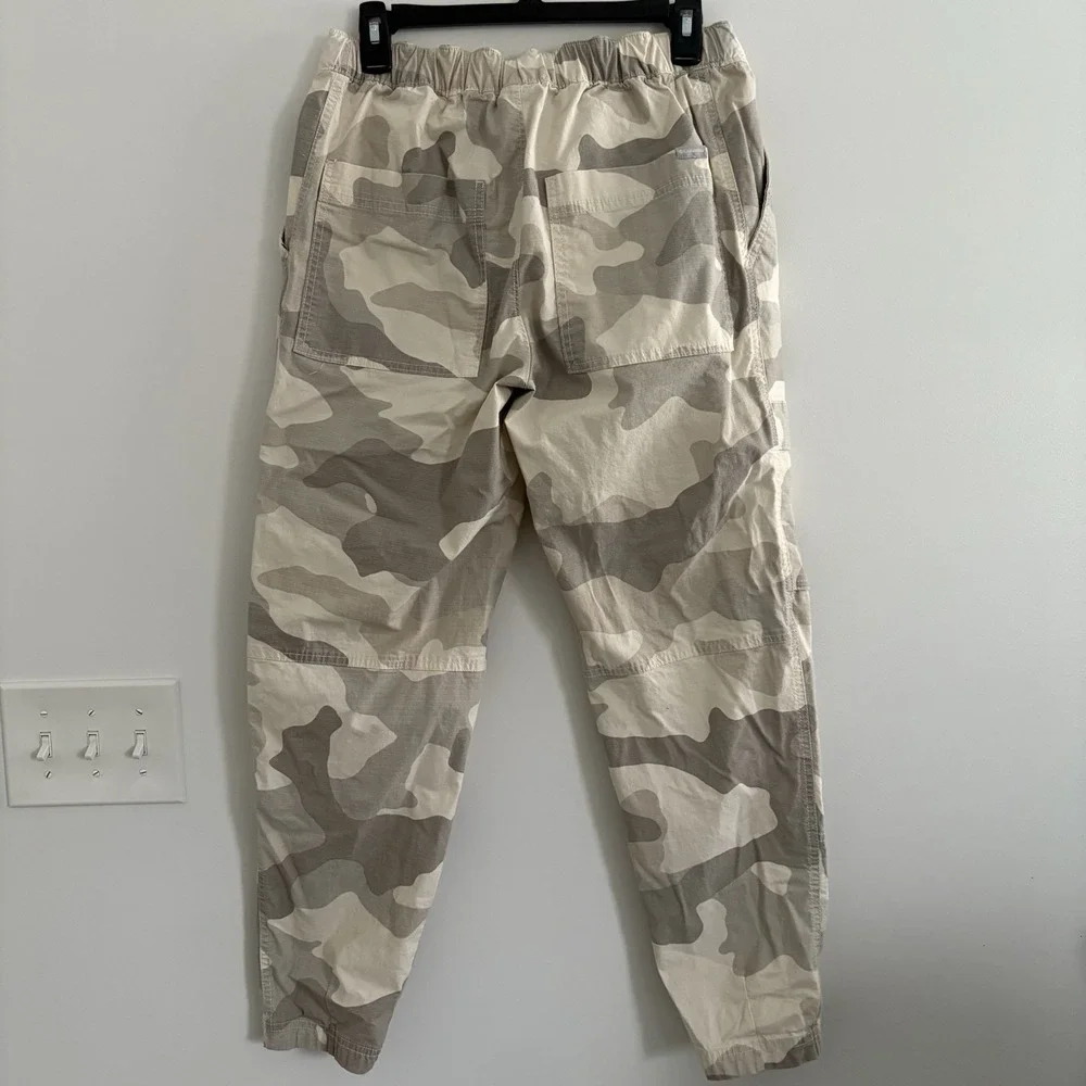 Columbia Women's Wallowa Cargo Camo Pants BeigeGrayWhite, Pocket zipper StrapSz8 - Picture 9 of 13